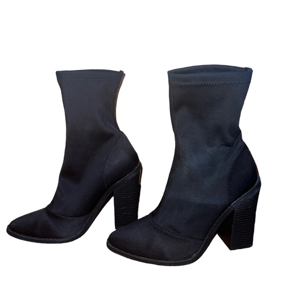 Black Booties - Lipstik Mantra (purchased from Princess Polly) - Picture 2 of 6